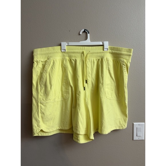 Athleta Pants - Athleta Farallon Midi Short Size 3X Yellow 7" Inseam Casual Comfort Plus Size